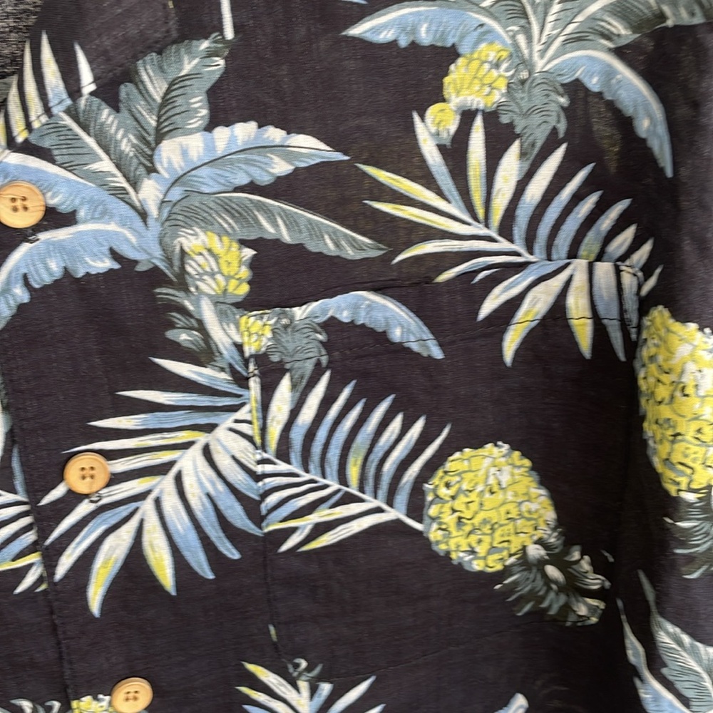 Man's Tropical shirt from Rainforest Café - Picture 3 of 5